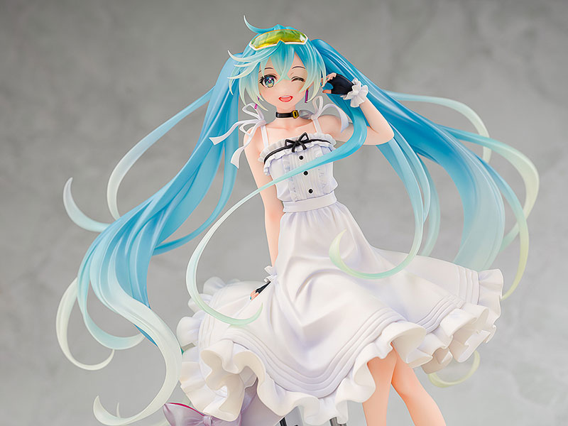 レーシングミク 2021 Vacation Style Ver. 1/7スケール