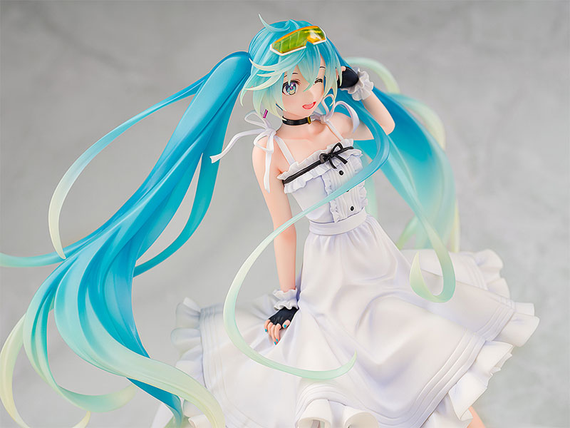 レーシングミク 2021 Vacation Style Ver. 1/7スケール