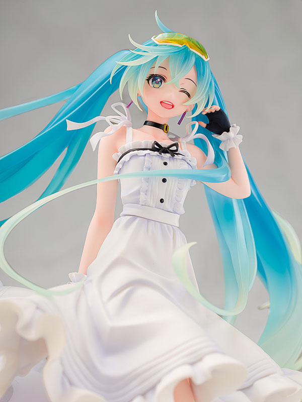 レーシングミク 2021 Vacation Style Ver. 1/7スケール