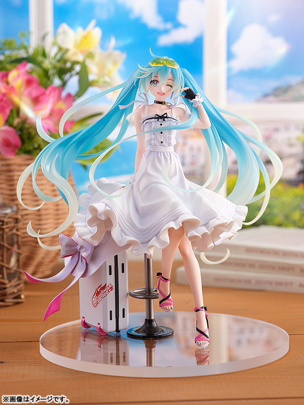 レーシングミク 2021 Vacation Style Ver. 1/7スケール