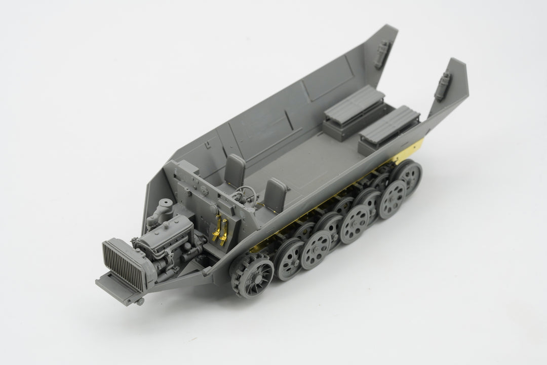 【決算セール対象！】 1/35 ドイツ Sd.Kfz.251 Ausf.D w/R35砲塔