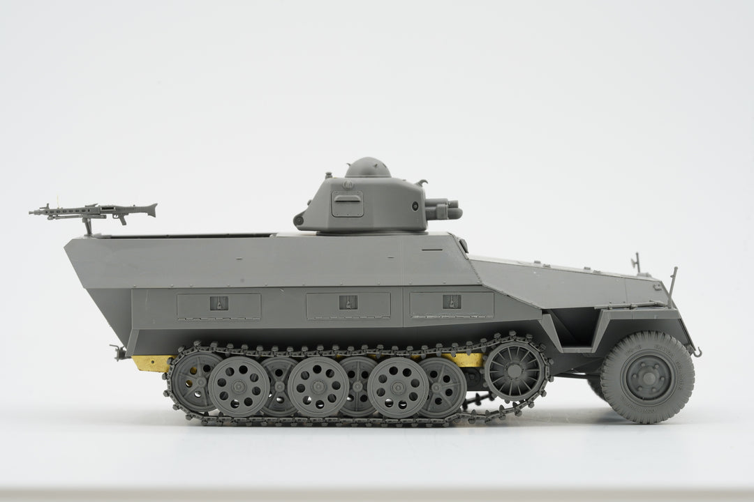 【決算セール対象！】 1/35 ドイツ Sd.Kfz.251 Ausf.D w/R35砲塔