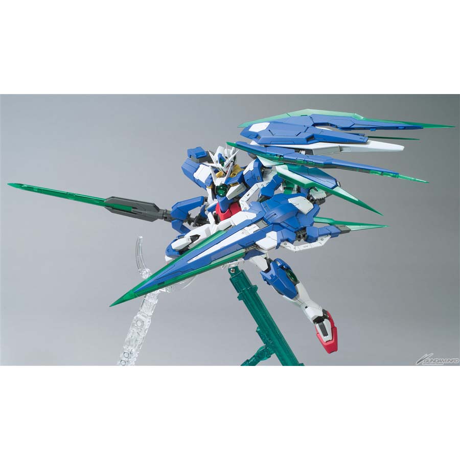 MG ダブルオークアンタ フルセイバー 1/100スケール