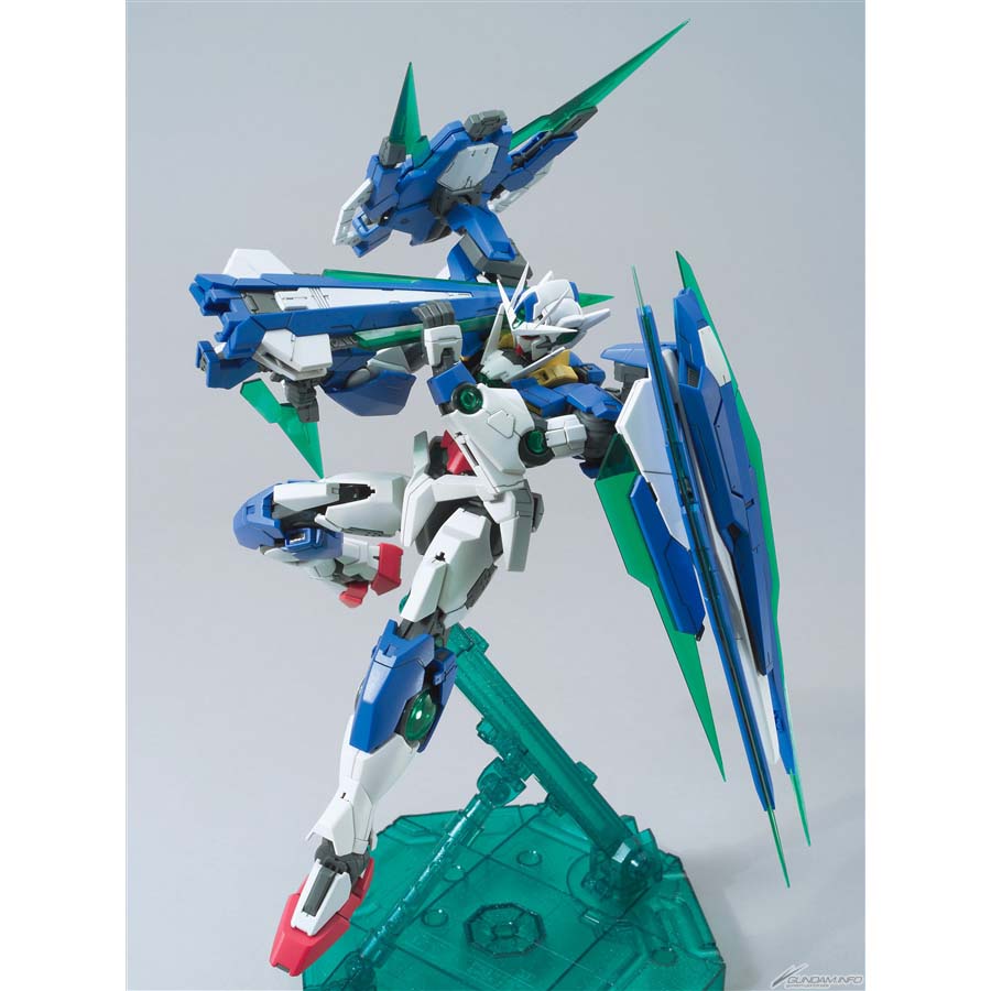 MG ダブルオークアンタ フルセイバー 1/100スケール